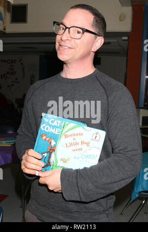 Compton, CA, USA. 1 Mär, 2019. LOS ANGELES - MAR 1: Joshua Malina am Lesen über Amerika Event an der Robert F Kennedy Grundschule am 1. März 2019 in Compton, CA Credit: Kay Blake/ZUMA Draht/Alamy leben Nachrichten Stockfoto