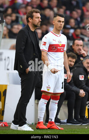 Markus WEINZIERL (Trainer VFB Stuttgart) mit Ersatz Erik THOMMY (VFB Stuttgart). Fussball 1. 1. Fussballbundesliga, 24. Spieltag, Spieltag 24, VFB Stuttgart-Hanover 96 (H) 5-1, 03/03/2019 in Stuttgart/Deutschland. MERCEDES BENZ ARENA. DFL BESTIMMUNGEN VERBIETEN DIE VERWENDUNG DER FOTOGRAFIE ALS BILD-SEQUENZEN UND/ODER QUASI-VIDEO. | Verwendung weltweit Stockfoto