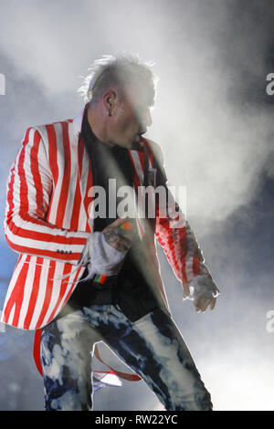 Nürnberg, Deutschland. 07. Juni 2008. Sänger der Britischen crossover Band 'The Prodigy', Keith Flint, führt während der jährlichen Open air Musikfestival "Rock im Park" in Nürnberg, Deutschland, 07. Juni 2008. Die dreitägige Veranstaltung mit 60.000 Besuchern und 90 Durchführen von Bands endet am 08. Juni. Credit: Daniel Karmann | Verwendung weltweit/dpa/Alamy leben Nachrichten Stockfoto