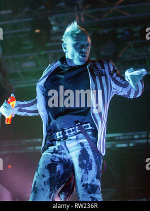 Nürnberg, Deutschland. 07. Juni 2008. Der Sänger der Britischen crossover Band 'The Prodigy', Keith Flint, ist am Samstag (07.06.2008) in Nürnberg (withtelfranken auf das Musikfestival "Rock im Park" auf der Bühne). Das dreitägige Open-Air-Festival mit rund 60.000 Besuchern werden insgesamt rund 90 Bands. Credit: Daniel Karmann dpa/lby (c) dpa-Bericht | Verwendung weltweit/dpa/Alamy leben Nachrichten Stockfoto