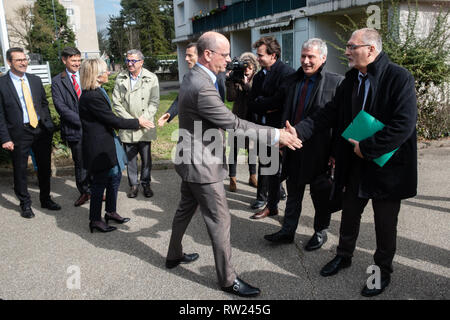 Lyon, Frankreich. 04 Mär, 2019. Jean-Michel Blanquer, Minister für Nationale Bildung und Jugend, war unterwegs nach Lyon Édouard Branly High School zu besuchen. Er traf auch die Studenten des Campus Berufe und Qualifikationen" Intelligent Light und nachhaltige Lichtlösung 'Credit: FRANCK CHAPOLARD/Alamy leben Nachrichten Stockfoto