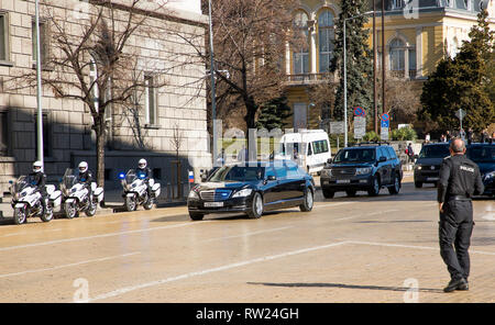 Sofia, Bulgarien. 4. März, 2019. Auto des russischen Präsidenten Dmitri Medwedew. Der russische Ministerpräsident Dimitri Medwedew kommt in Bulgarien zu einem zweitägigen Besuch. Credit: Emil Djumailiev djumandji/Alamy leben Nachrichten Stockfoto