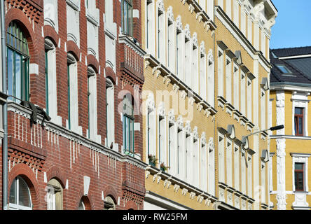 Leipzig, Deutschland. 25 Feb, 2019. Fassaden der renovierten alten Gebäude in Leipzig Connewitz. Credit: Volkmar Heinz/dpa-Zentralbild/ZB/dpa/Alamy leben Nachrichten Stockfoto