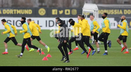 Dortmund, Deutschland. 04 Mär, 2019. firo: 04.03.2019, Fußball, 1.Bundesliga, Saison 2018/2019, CL, UEFA Champions League, BVB, Borussia Dortmund, Training, Trainer Lucien FAVRE Team | Verwendung der weltweiten Kredit: dpa/Alamy leben Nachrichten Stockfoto