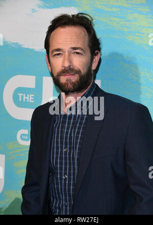 Datei BILD: Burbank, Kalifornien, USA. 4. Mär 2019. Schauspieler Luke Perry stirbt, nachdem er einen schweren Schlaganfall. Bild: Luke Perry der Serie 'Riverdale' nimmt an der CW-Netz 2016 New York im Voraus im Hotel in London am 19. Mai 2016 in New York City. Credit: Erik Pendzich/Alamy leben Nachrichten Stockfoto