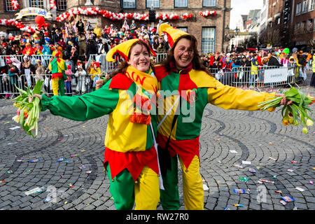 Düsseldorf, Deutschland. 4. März 2019. Die jährlichen Rosenmontag (Rose Montag oder Rosenmontag) Carnival Parade findet in Düsseldorf. Foto: Lebendige Bilder/Alamy leben Nachrichten Stockfoto