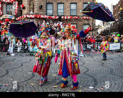 Düsseldorf, Deutschland. 4. März 2019. Die jährlichen Rosenmontag (Rose Montag oder Rosenmontag) Carnival Parade findet in Düsseldorf. Foto: Lebendige Bilder/Alamy leben Nachrichten Stockfoto