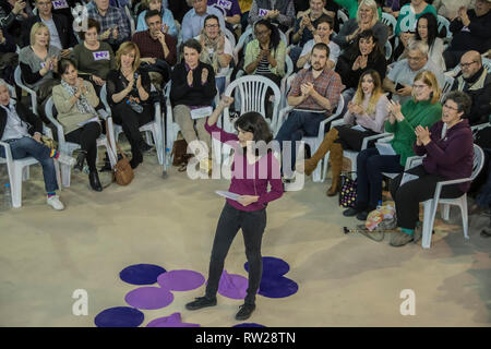 Madrid, Spanien. 4. Mär 2019. Isabel Serra, die jungen Abgeordneten von 29 Jahren von der politischen Partei Podemos, in der Montage von Madrid, hat beschlossen, den Vorschlag des pseudogestora der Bildung zu akzeptieren und sich auf die Vorwahlen zu erscheinen, um zu versuchen, die Kontrolle über die Präsidentschaft in der Gemeinschaft von Madrid. Ihre Schwester, auch ein Mitglied des Parlaments Clara Serra, wird Nummer 2 von Iñigo Errejón auf dem MAS Madrid Plattform werden. Credit: Alberto Sibaja Ramírez/Alamy leben Nachrichten Stockfoto