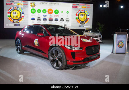 Genf, Schweiz. 4 Mär, 2019. Ein Jaguar I-Tempo an der Palexpo in Genf, Schweiz, gesehen wird, am 4. März 2019. Jaguar's erste elektrische SUV-I-PACE das Auto des Jahres am Montag ein Kopf-an-Kopf-Rennen gegen Alpine A110 am Vorabend des 89. internationalen Automobilsalon in Genf (Gims). Credit: Xu Jinquan/Xinhua/Alamy leben Nachrichten Stockfoto