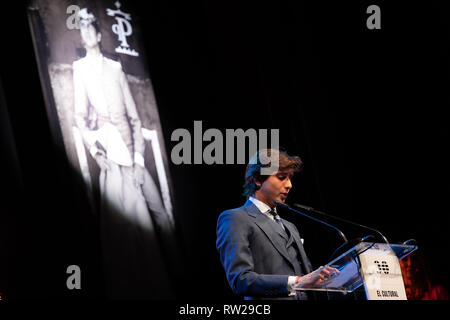 Madrid, Spanien. 04 Mär, 2019. Die stierkämpfer Andres Roca Rey gesehen sprechen und dankte den Preis Quelle: Jesús Hellin/Alamy leben Nachrichten Stockfoto