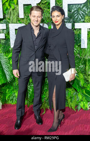 New York, New York, USA. 3. März, 2019. Schauspieler Ben McKenzie und Schauspielerin Morena Baccarin besuchen die Weltpremiere von Netflix "Triple Frontier" bei Jazz at Lincoln Center in New York City am 3. März 2019. Quelle: Jeremy Burke/Alamy leben Nachrichten Stockfoto