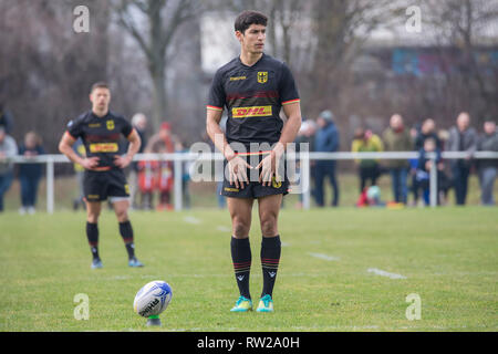 Heidelberg, Deutschland. 02 Mär, 2019. Dritte Match der Rugby Europa Meisterschaft 2019: Germany-Russia am 09.02.2019 in Heidelberg. Christopher Hilsenbeck (Deutschland, 10) konzentriert sich auf die Elfmeter. Credit: Jürgen Kessler/dpa/Alamy leben Nachrichten Stockfoto