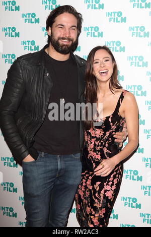 London, Großbritannien. 4 Mär, 2019. Jamie Jewitt und Camilla Thurlow während der in Film Awards 2019 im Odeon Luxe Kino zu sehen sind, Leicester Square in London. Credit: Keith Mayhew/SOPA Images/ZUMA Draht/Alamy leben Nachrichten Stockfoto