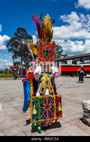 Machachi, Ecuador, 22. Januar 2018: An der Machachi Bahnhof, einer Gruppe von Künstlern vertreten, die "anzantes de Pujili', die typischen Zeichen aus. Stockfoto