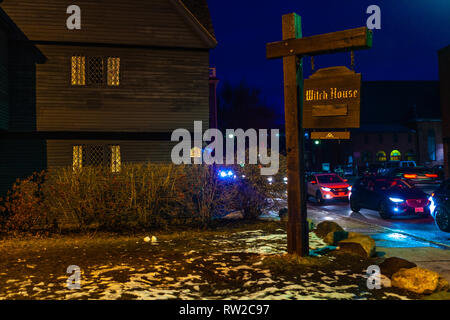 Historische Johnathan Corbin Haus als die Hexe House bekannt wegen seiner Verbindung zu den Hexenprozessen 1662-63 an einem regnerischen Tag ist es in Salem befindet, Stockfoto