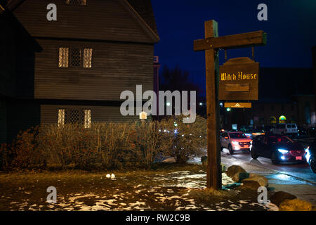 Historische Johnathan Corbin Haus als die Hexe House bekannt wegen seiner Verbindung zu den Hexenprozessen 1662-63 an einem regnerischen Tag ist es in Salem befindet, Stockfoto