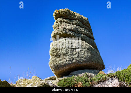 Nahaufnahme Detail einer Verwitterten, Flechten bedeckt Granitfelsen auf dem kornischen Küste in der Nähe von Lands End. Carn Les Boel, in der Nähe von Lands End, Cornwall. Stockfoto