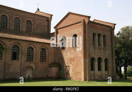 Italien. Ravenna. Basilika von Sant'Apollinare in Classe. Im byzantinischen Stil. 6 CE. Exterieur. Stockfoto