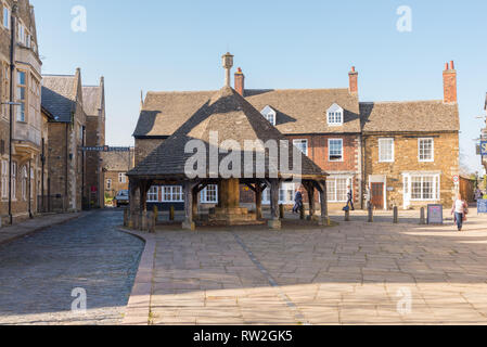 Die Butter Kreuz auf dem Marktplatz in Oakham, der Hauptstadt der Grafschaft Rutland in den East Midlands Stockfoto