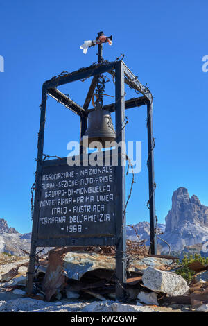 WW 1 Memorial mit Glocke auf dem Monte Piana, Dolomiten, Misurina, Venetien, Italien Stockfoto