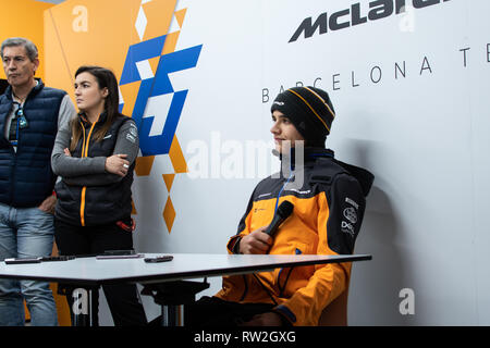 CIRCUIT DE CATALUNYA, MONTMELO, SPANIEN - 2019/02/19 - Lando Norris aus Großbritannien mit 04 Mclaren F1 Team - Renault MCL 34 Interview 2. Tag des Stockfoto