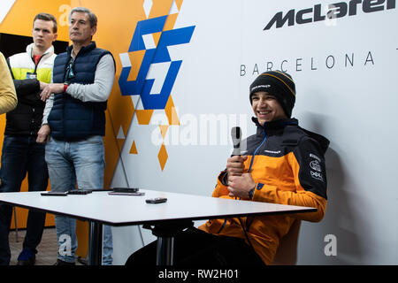 CIRCUIT DE CATALUNYA, MONTMELO, SPANIEN - 2019/02/19 - Lando Norris aus Großbritannien mit 04 Mclaren F1 Team - Renault MCL 34 Interview 2. Tag des Stockfoto