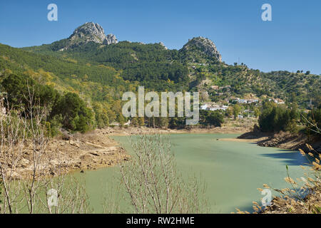 Fluss Guadalhorce in El Chorro. Málaga, Spanien. Stockfoto