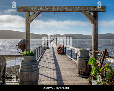 Die ruhige Fishing Pier an Nick's Cove, CA Stockfoto