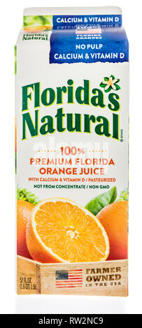 Winneconne, WI - 21. Februar 2019: ein Karton von Floridas Natürlicher Orangensaft ohne Fruchtfleisch und Kalzium und Vitamin D auf einem isolierten Hintergrund Stockfoto