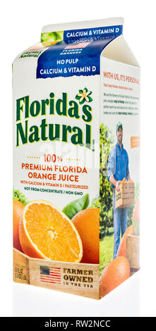 Winneconne, WI - 21. Februar 2019: ein Karton von Floridas Natürlicher Orangensaft ohne Fruchtfleisch und Kalzium und Vitamin D auf einem isolierten Hintergrund Stockfoto