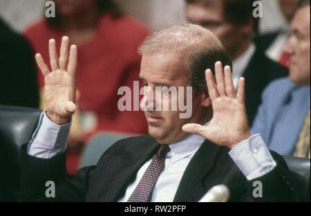 Washington, DC. USA, September 3, 1990 Senator Joe Biden (D., DE.) den Vorsitz im Senat Justiz Ausschuss während der Gerechtigkeit Souter Anhörungen. Credit: Mark Reinstein/MediaPunch Stockfoto