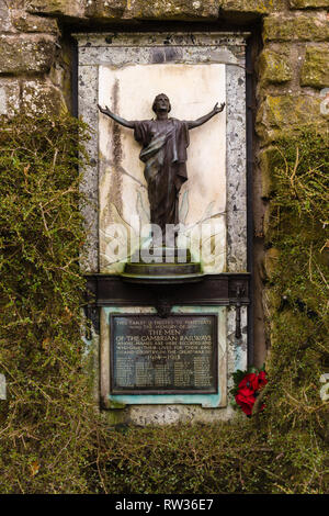 Cambrian Eisenbahner War Memorial in CAE-Glas Park Oswestry die 53 Männer aus der Bahn, der serviert und starb während des Großen Krieges zu gedenken. Stockfoto