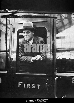 Winston Churchills Sohn Randolph verlässt Waterloo Station für eine Vortragsreise durch Amerika. 1930 Stockfoto