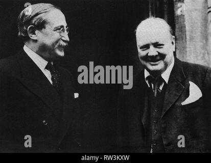 Winston Churchill mit Leon Blum, die französische sozialistische Führer und ehemaliger Premierminister von Frankreich.. 10. Mai 1939. Stockfoto