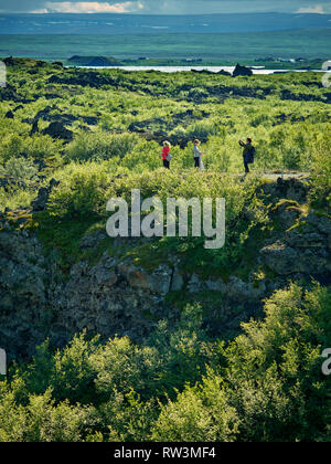 Dimmuborgir - Bereich der ungewöhnlich geformten Lavafelder, Höhle und vulkanische Felsformationen, östlich von Myvatn, Island. Stockfoto