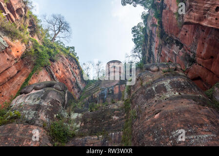 Leshan, Chengdu, Provinz Sichuan, China - Jan 25, 2016: Leshan Giant Buddha - 71 m - ist die weltweit grösste Stein sitzender Buddha Statue und ein touristisches berühmten Ort in der Provinz Sichuan. Stockfoto