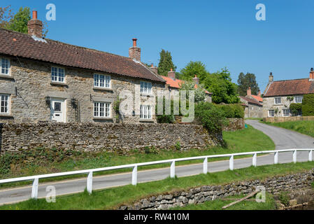 Das schöne Dorf Hutton-le-Hole in Ryedale, North Yorkshire, England. Stockfoto