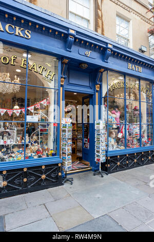 Ein Souvenirshop in der Abtei Kirchhof, Badewanne, N.E. Somerset, England, Großbritannien Stockfoto