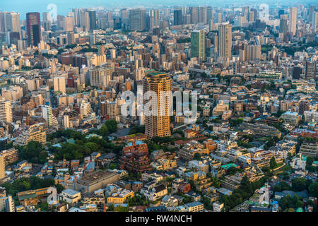 Tokio - August 08, 2017: Moto-Azabu Hills Forest tower sunset Luftaufnahme Stadtbild von Roppongi Hills. Stockfoto