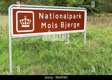 Schild mit Nationalpark Mols Bjerge in Dänemark Stockfoto