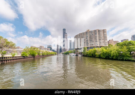 Fluss Stadt Eigentumswohnungen auf der südlichen Zweig der Chicago River. Stockfoto