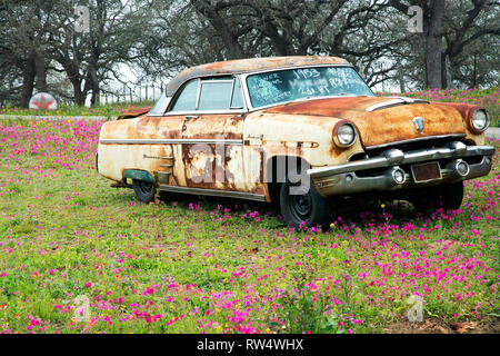 1953 Quecksilber 2 Door Hardtop im Texas Hill Country Stockfoto