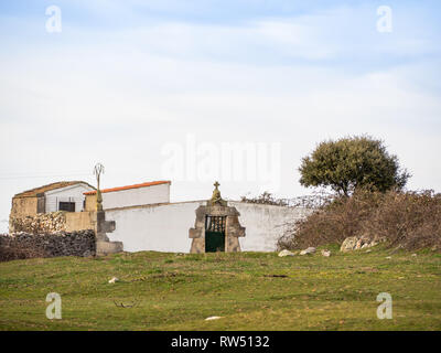 Einen kleinen Friedhof in der Landschaft Stockfoto