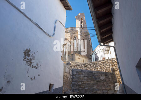 Treppen in Morella und der Glockenturm der Kirche der Santa Maria, Spanien Stockfoto