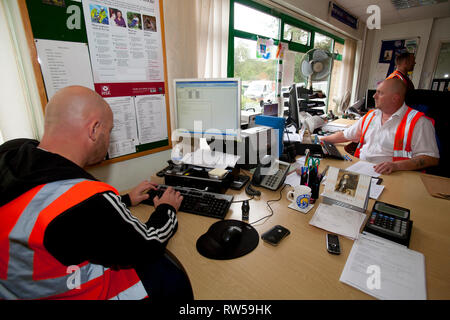 Abfall, Müll, Recycling, Abfall, Werk, Sammlung, Grün, bin, Holz, Metall, Kunststoff, Karton, Deponie, dump, Abfall, Management, Materialien, Papier, Stockfoto