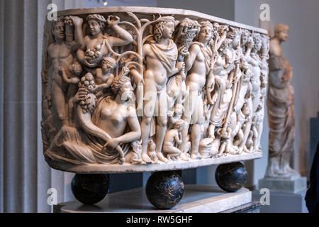 Marmor Sarkophag mit dem Triumph von Dionysos und die Jahreszeiten, das Metropolitan Museum der Kunst, Manhattan, New York USA Stockfoto