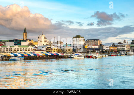 Die Stadt Valdivia am Ufer des Flusses Calle-Calle, Region de Los Rios, Chile Stockfoto