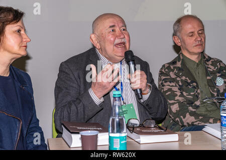 Die Internationale Buchmesse Vilnius. Dirigent D. Katkus präsentiert Buch "Nylon Vorhang. Litauische Musik in internationalen Kalten Krieg Geschichte' Stockfoto