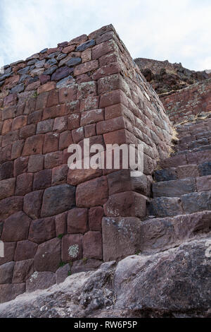 Pisac: LA MURALLA, in ihm können wir Steine von enormen Ausmaßen finden Stockfoto