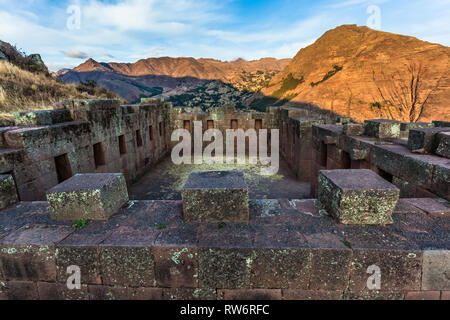 Pisac: SEKTOR DER INTIHUATANA, es sind die Paläste, Tempel und liturgischen Quellen, Sie eine sehr aufwändige Arbeit in Stein, typisch für die Edlen so Stockfoto